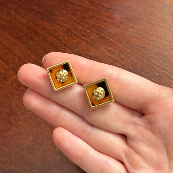 Tory Burch Gold Plated Tortoise Shell Liam Stud Earrings - Picture 6 of 6